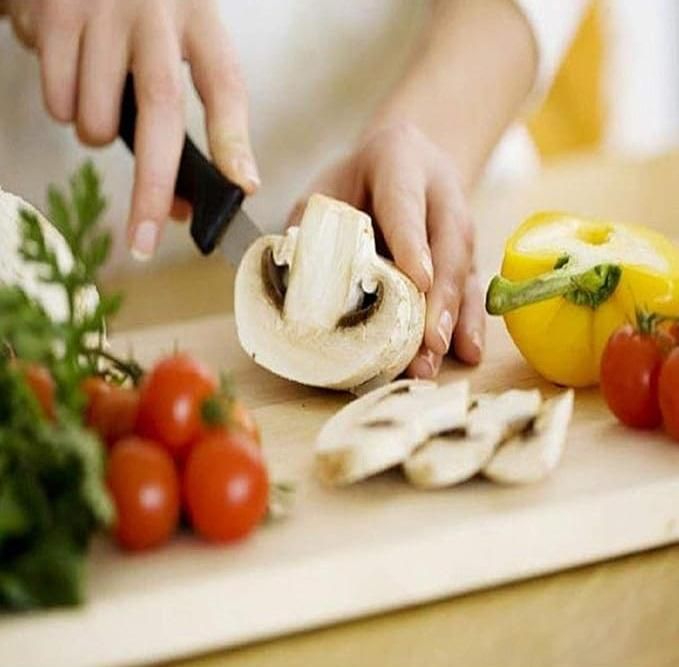 Premium Wooden Chopping Board ( 5-Pcs Knife Set FREE )